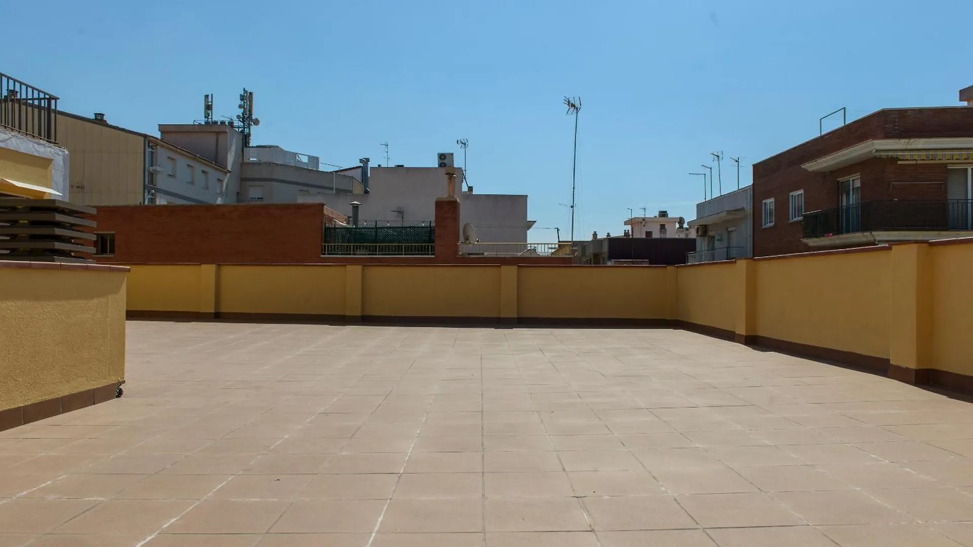 Vive Tarragona Daire 0*,  İspanya